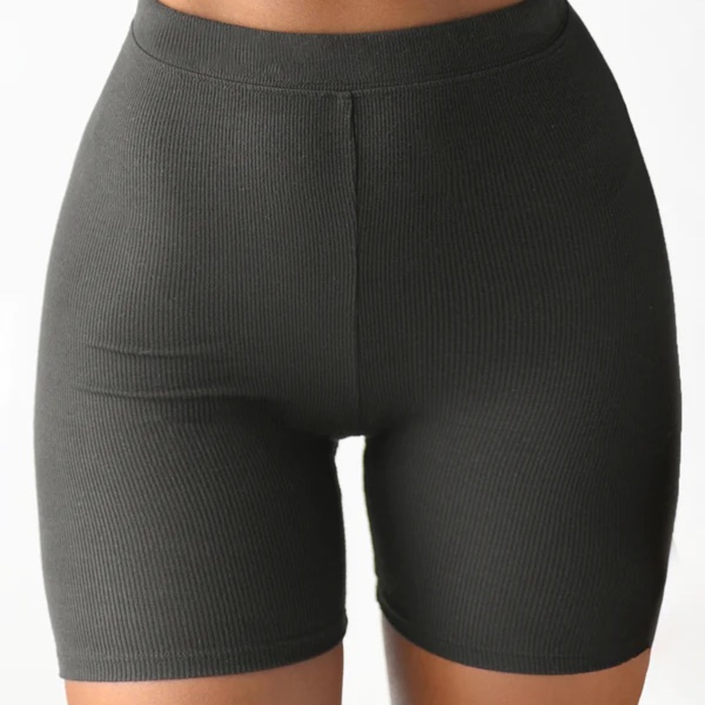 Joah brown - MID-LENGTH SHORT - S/M Black